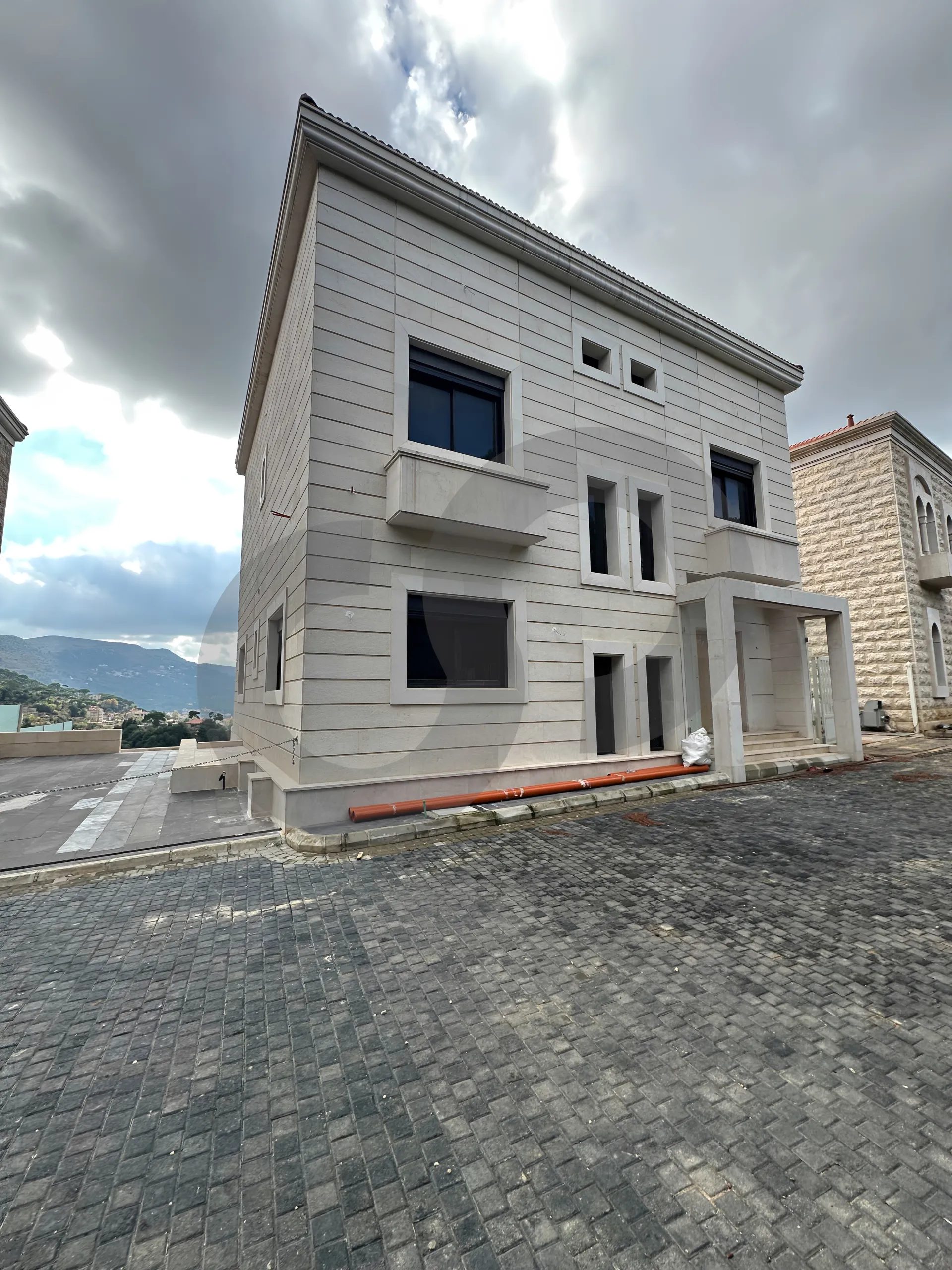 Villa for Sale in Jezzine
