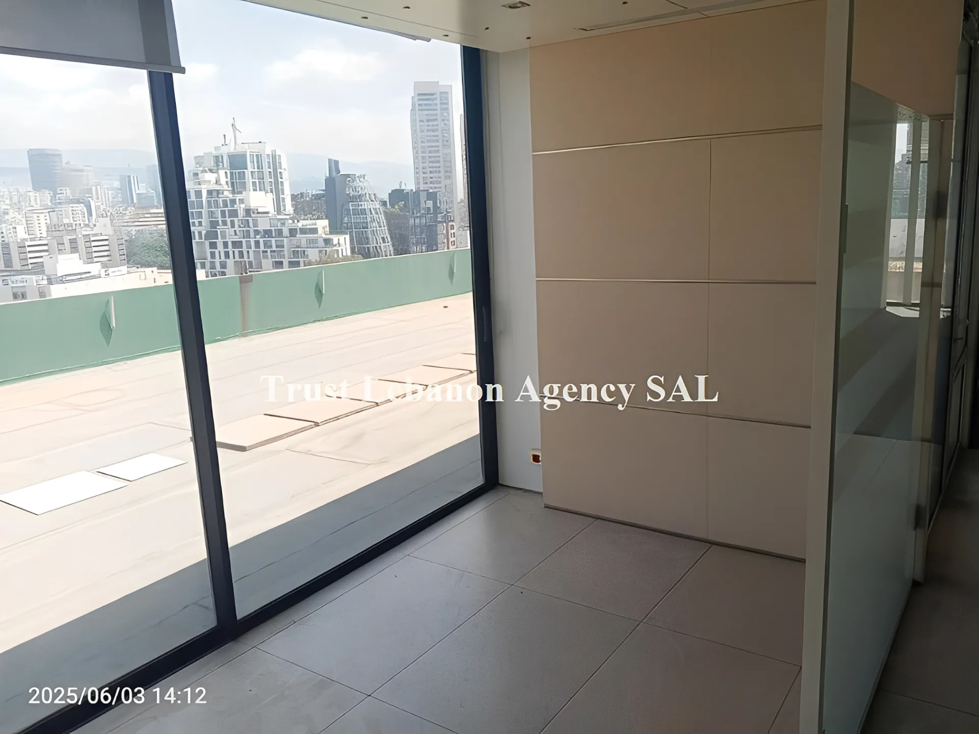 Office for rent in Beirut, Corniche El Nahr