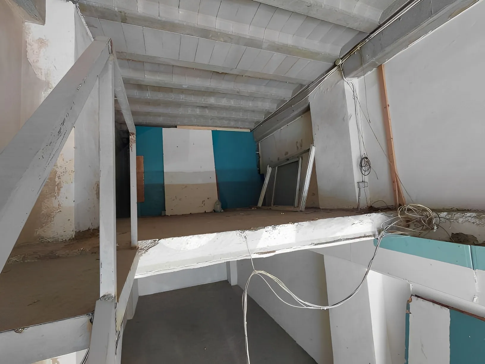 Shop for rent in Nahr El Mot، Lebanon