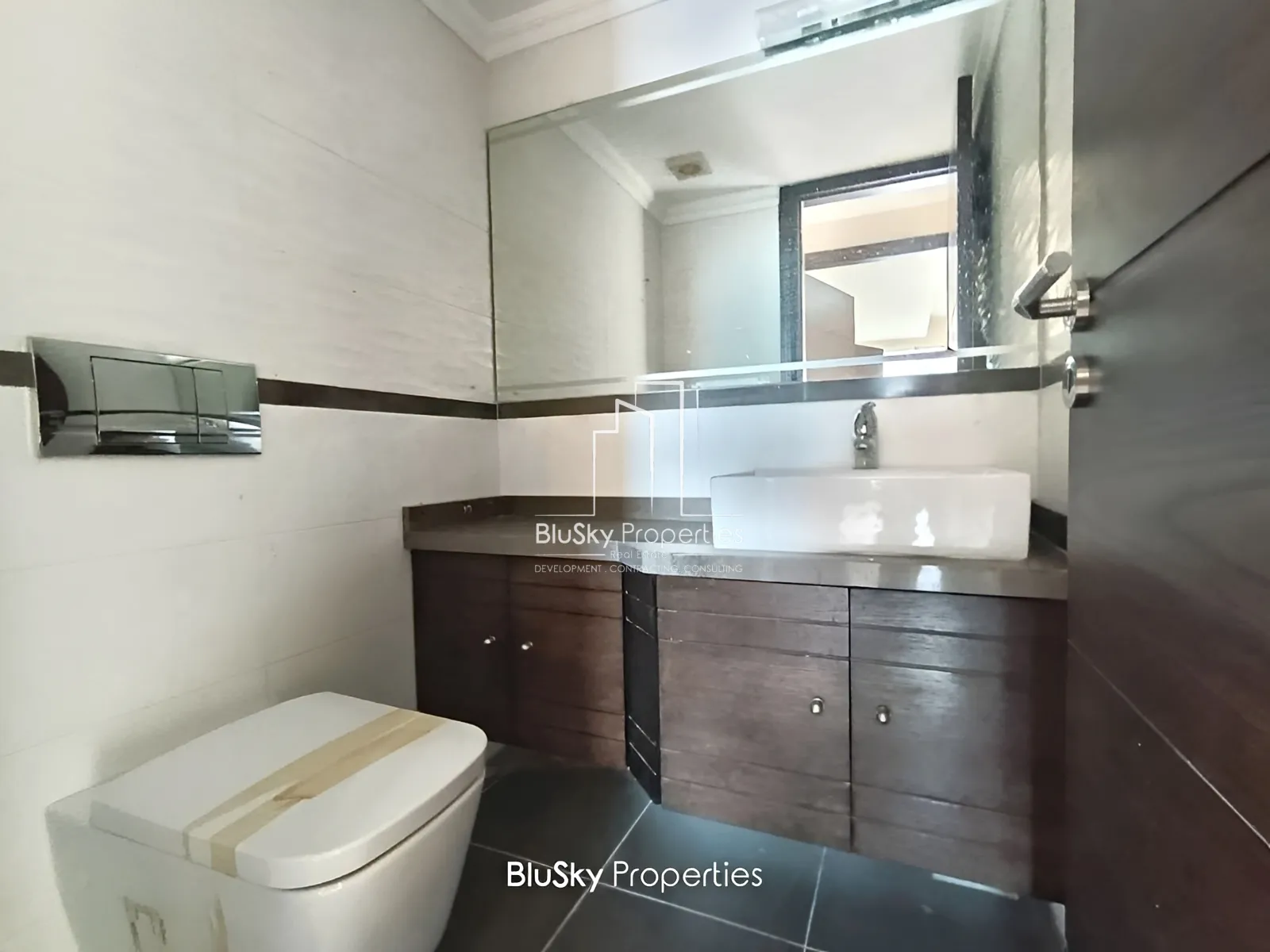 Apartment for Sale in Haret Sakher