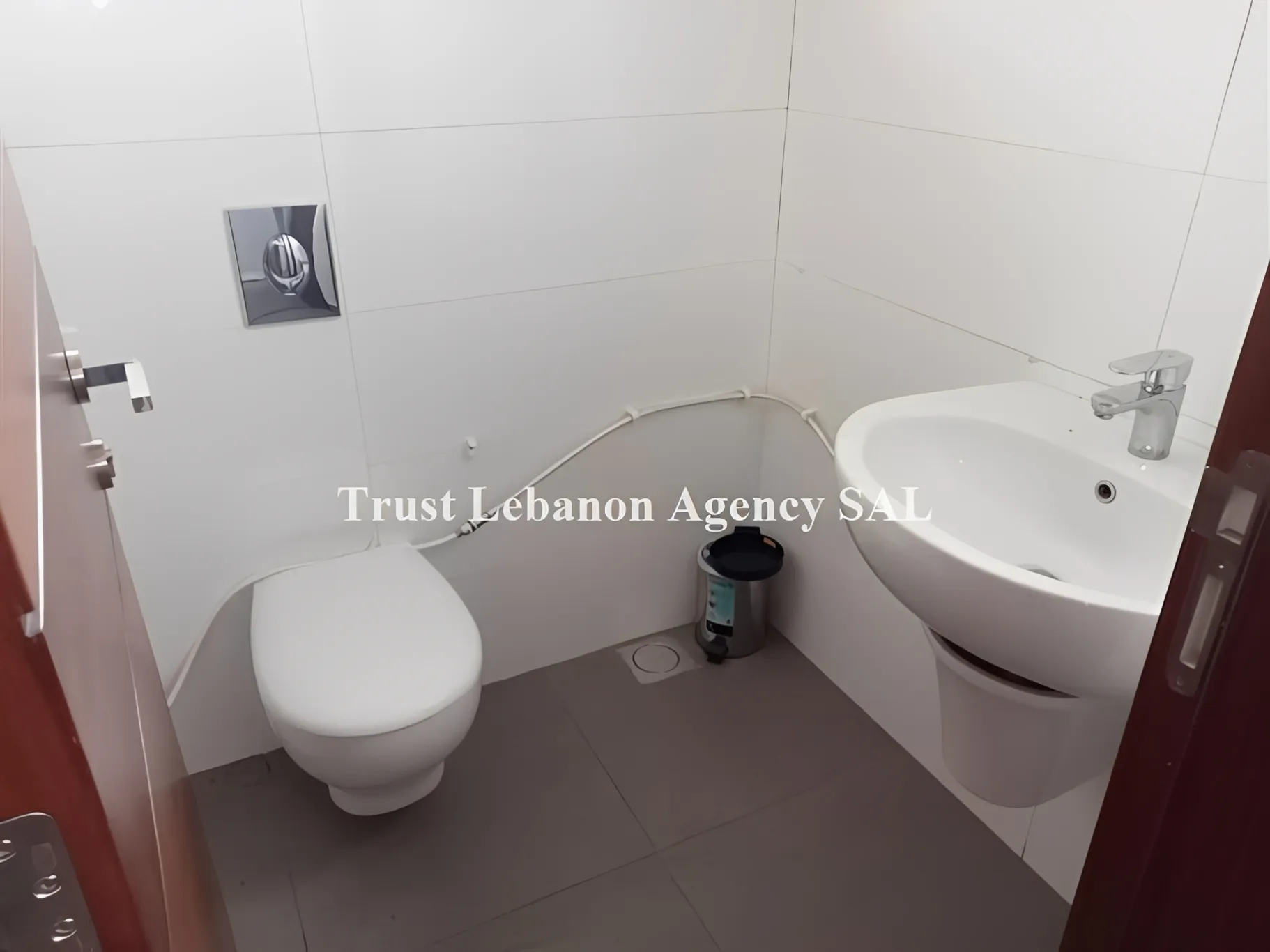 Office for rent in Metn, Sin El Fil