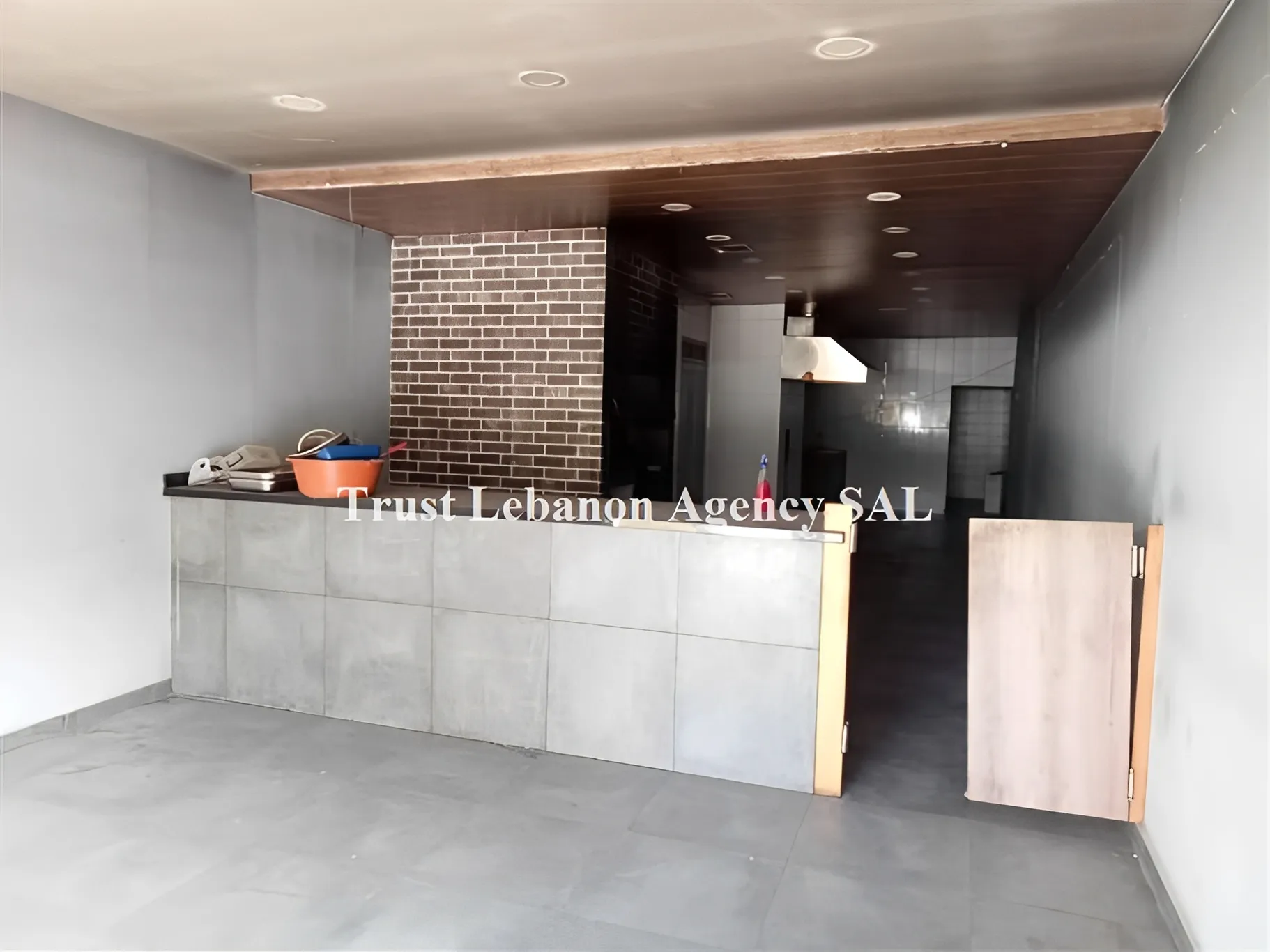 Shop for sale in Achrafieh, Jeitaoui