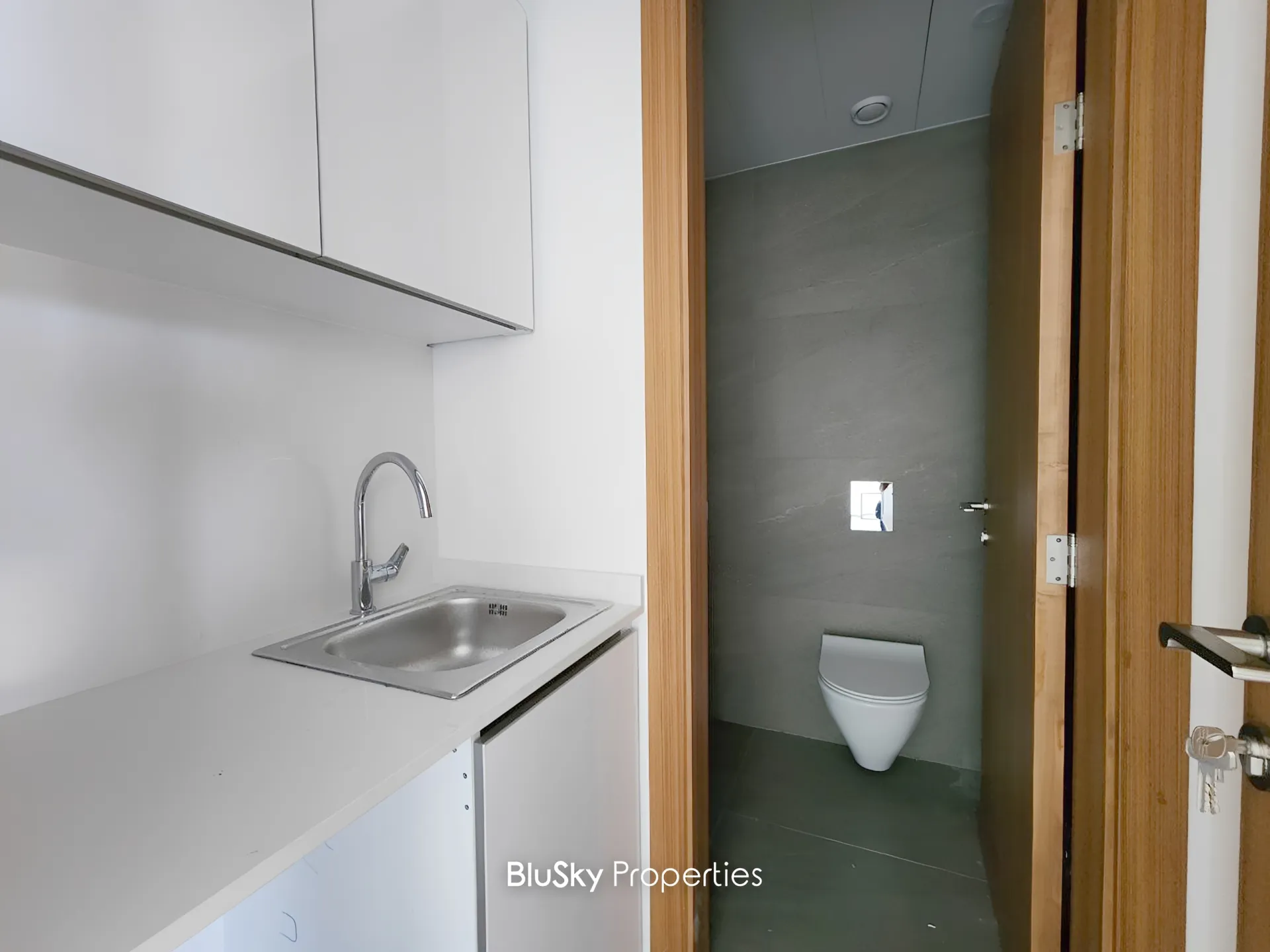 Office for rent in Horch tabet, lebanon