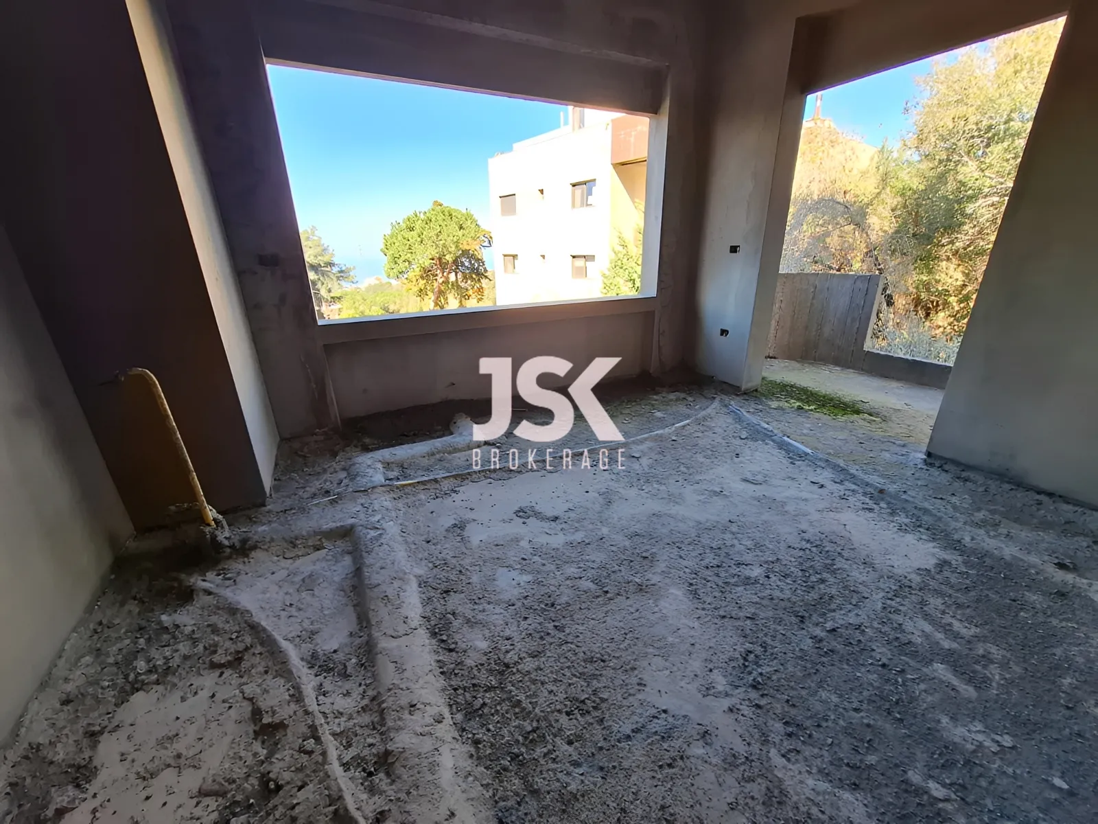 Building for Sale in Ballouneh