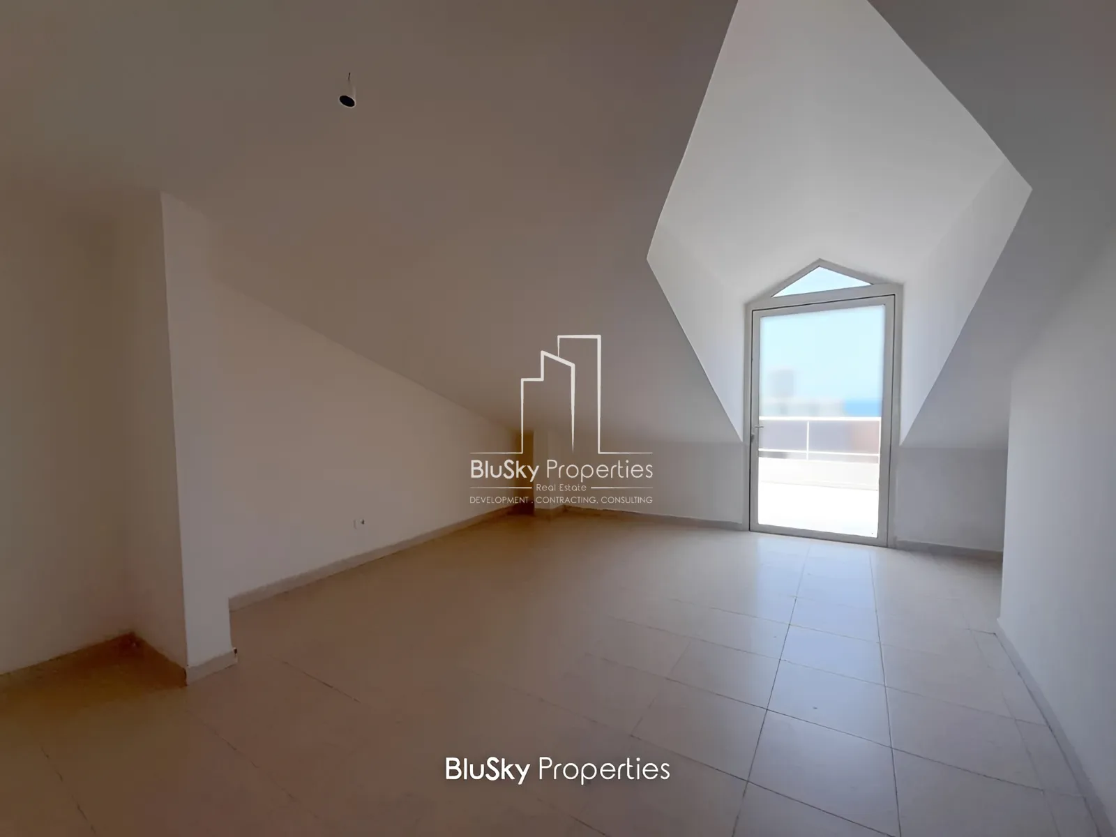 Duplex for Sale in Bouar - 4 bed, 5 bath