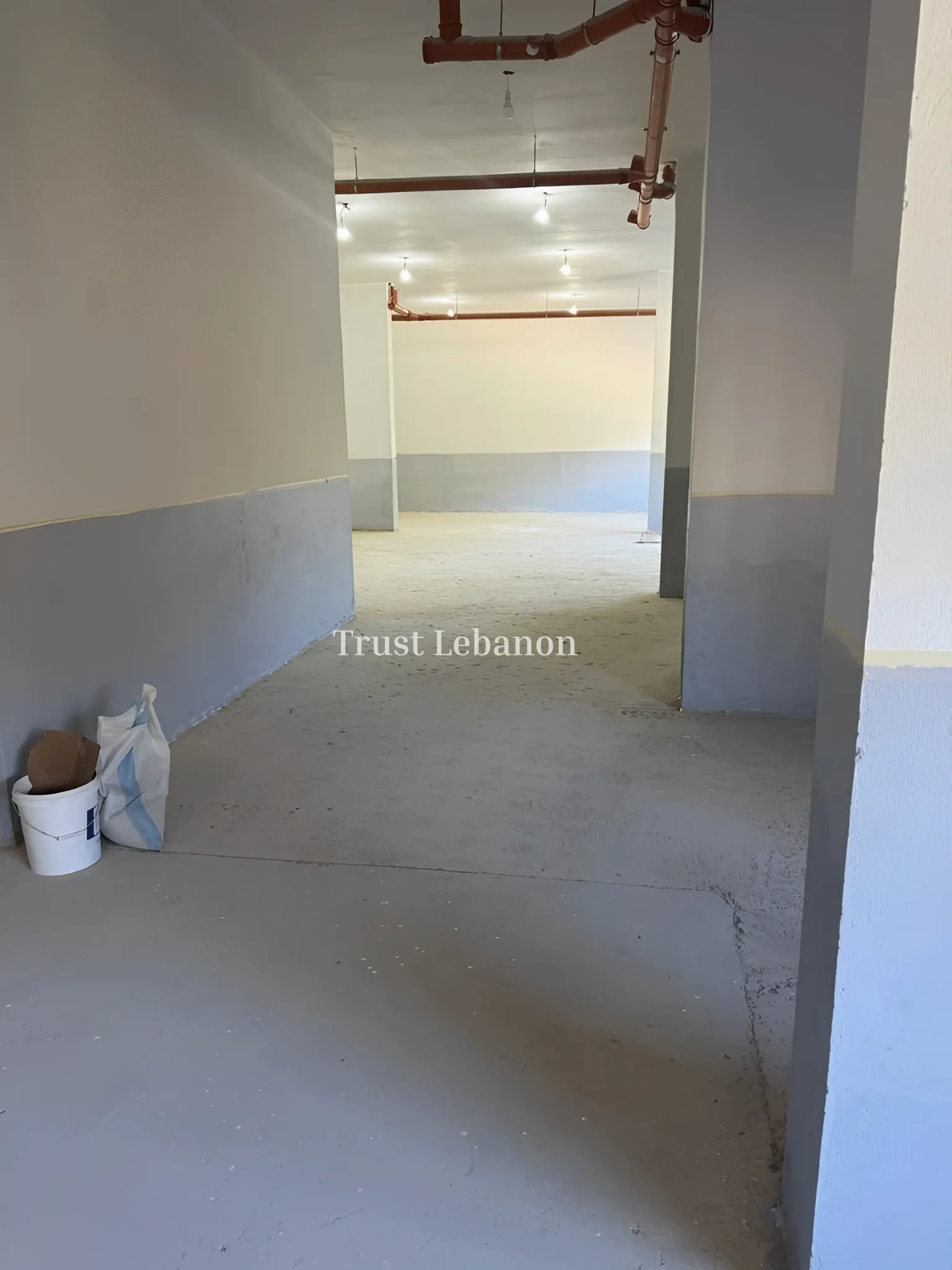Showroom for rent in Mansourieh, Lebanon