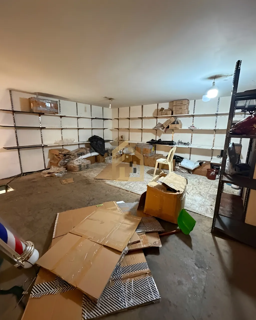 Shop for rent in Tariq El Jdideh, Beirut, Lebanon