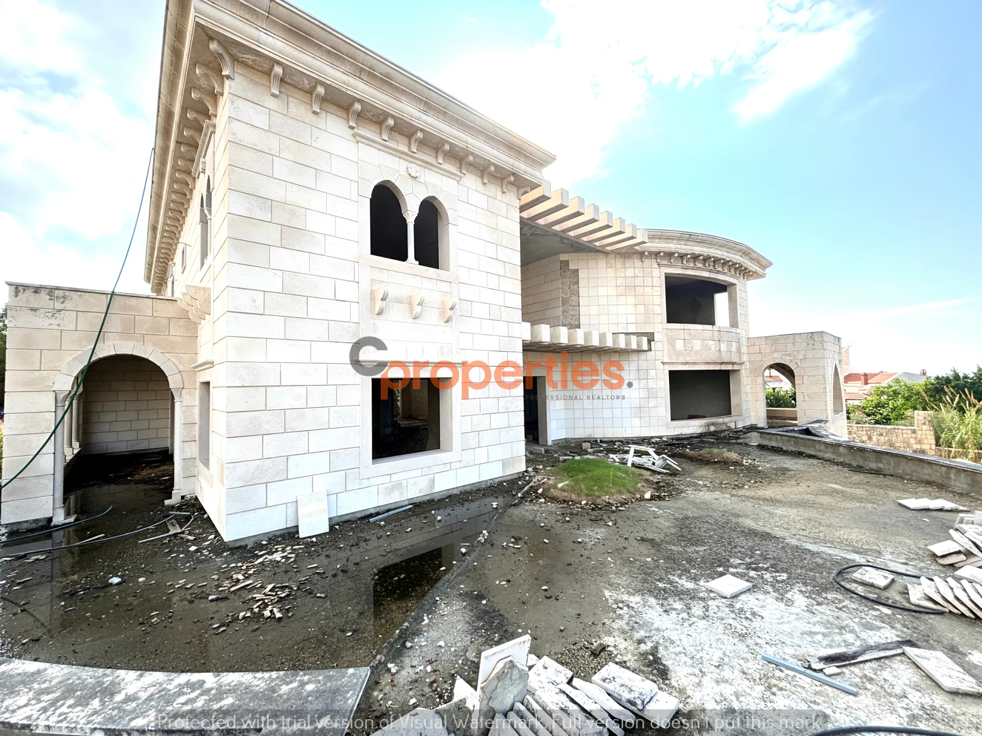 Villa for Sale in Aamchit