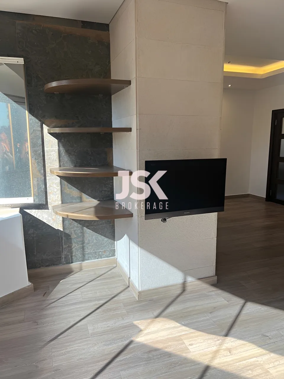 Office for Rent in Dekwaneh