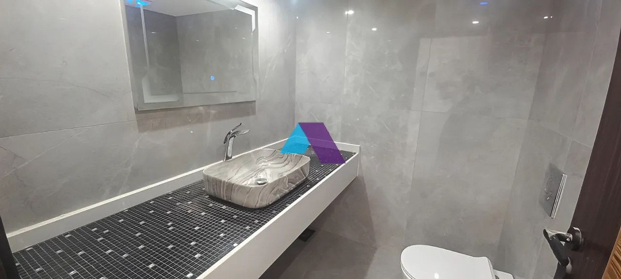 Apartment for Sale in Adma w Dafnah - 4 bed, 5 bath