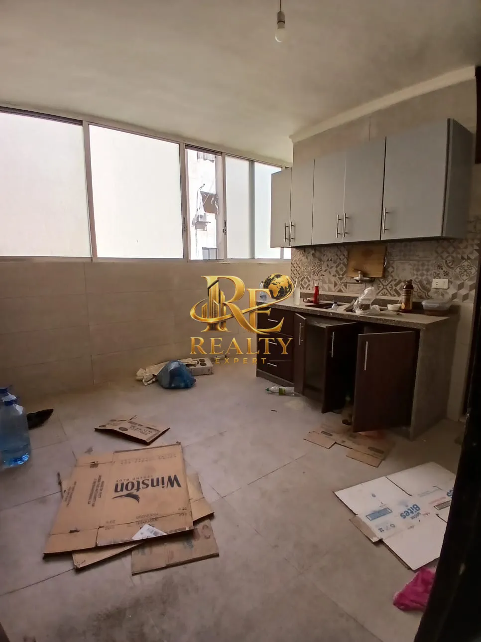 شقة for rent in Haret hreik, لبنان