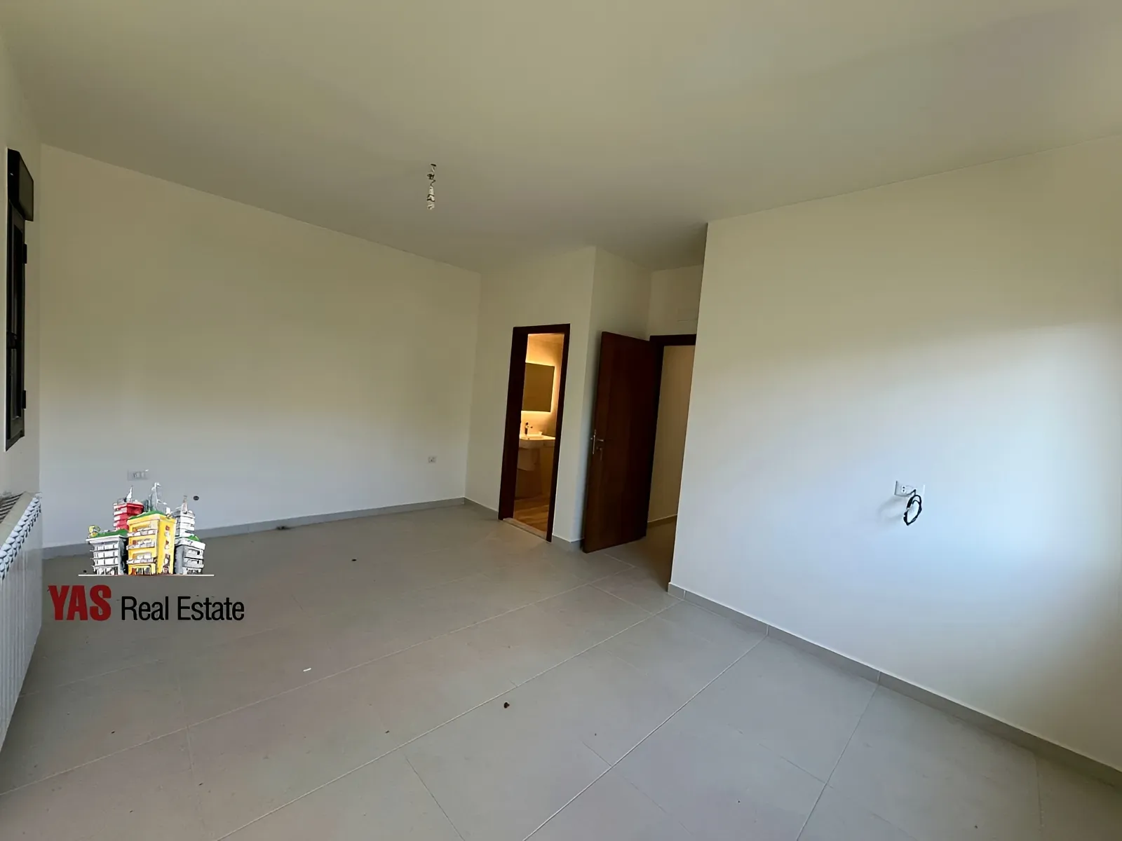 Apartment for Sale in Ballouneh - 4 bed, 5 bath