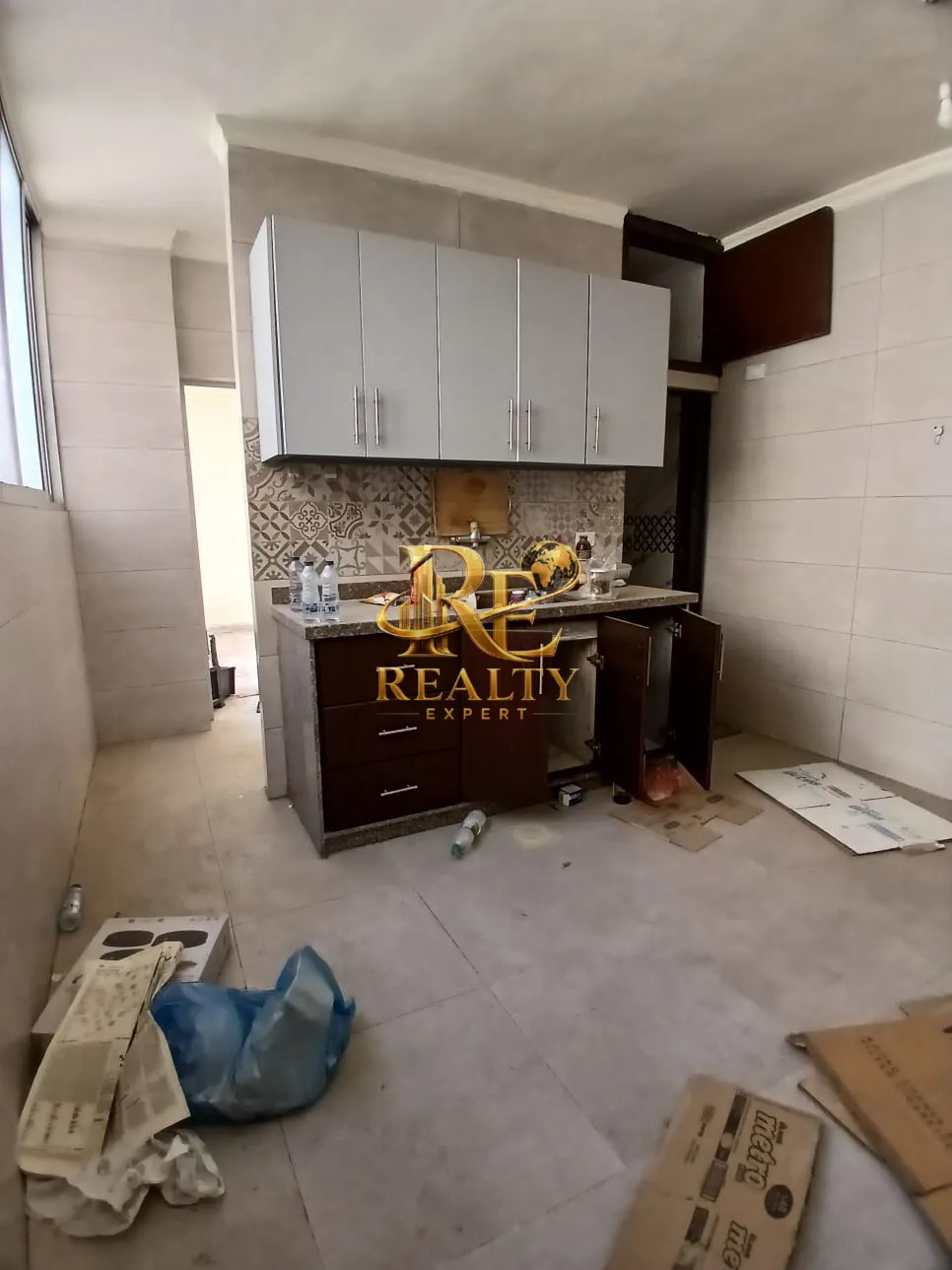 شقة for rent in Haret hreik, لبنان