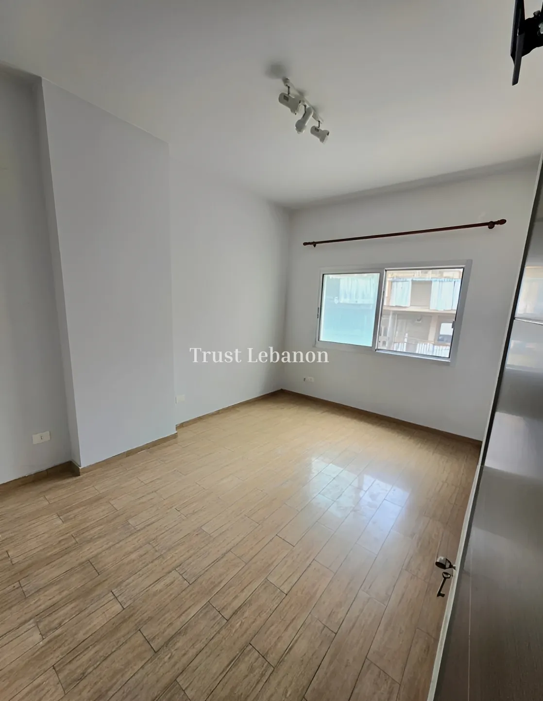 Office for rent in Daoura, Lebanon