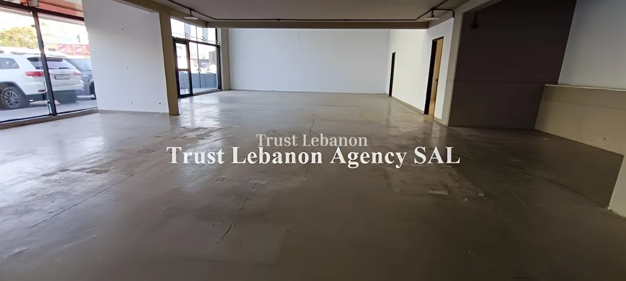 Showroom for rent in Dbayeh