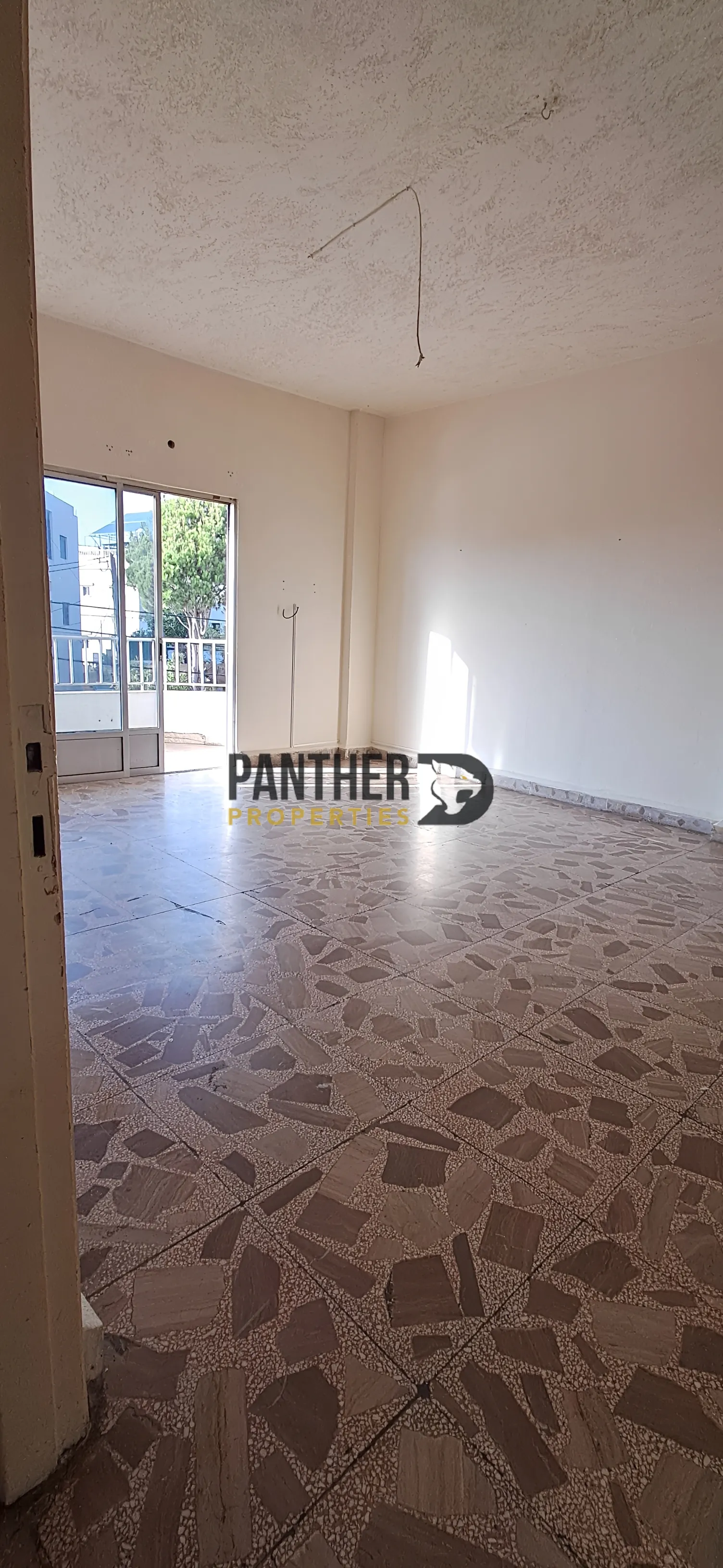 Studio for sale in Chekka