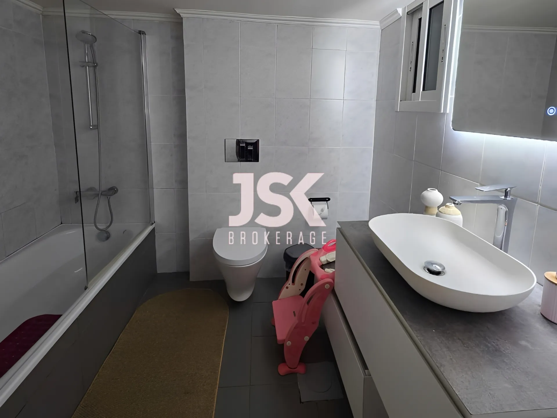 Apartment for Sale in Ain El Remmaneh