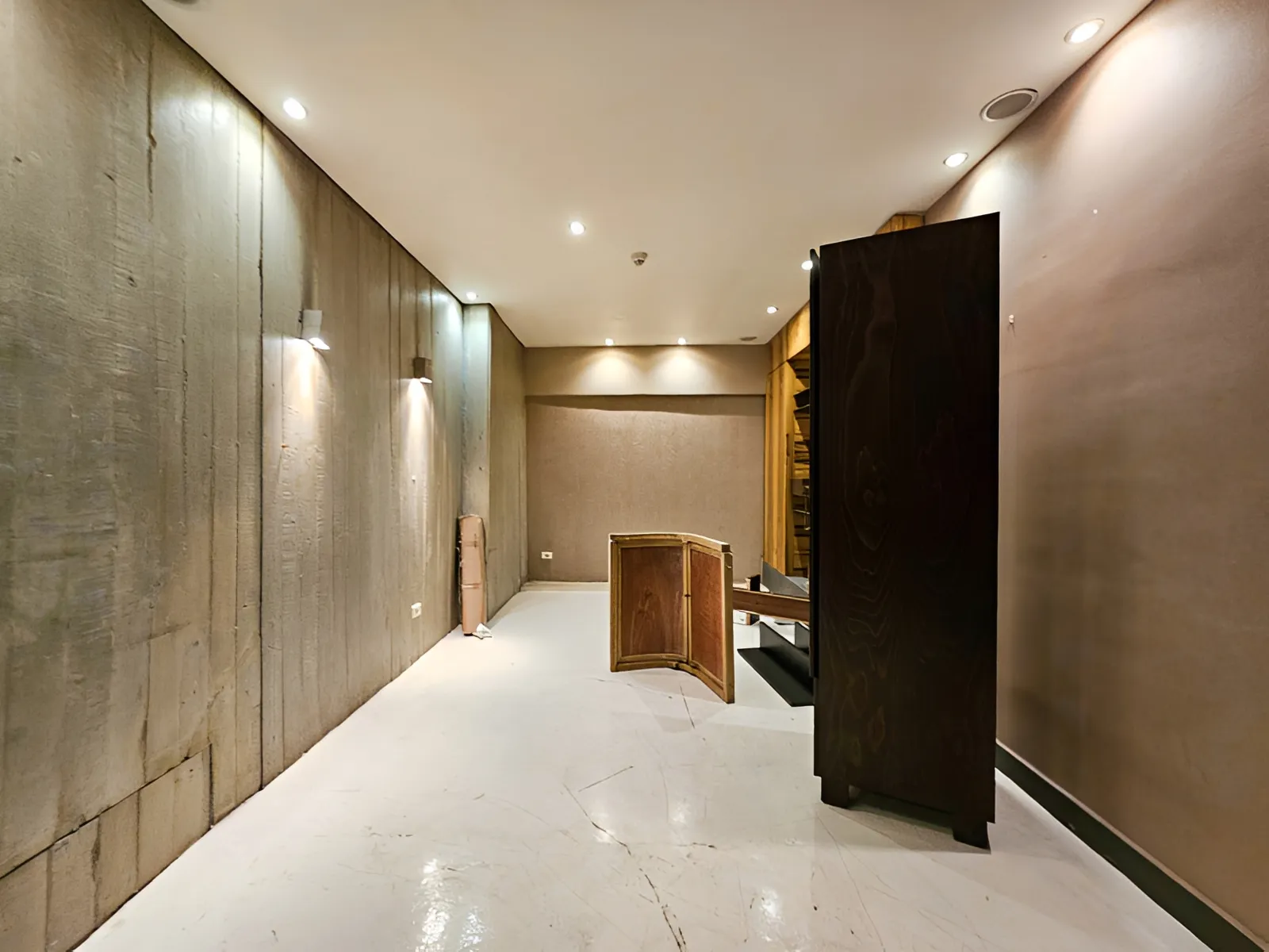 Showroom for Rent in Verdun