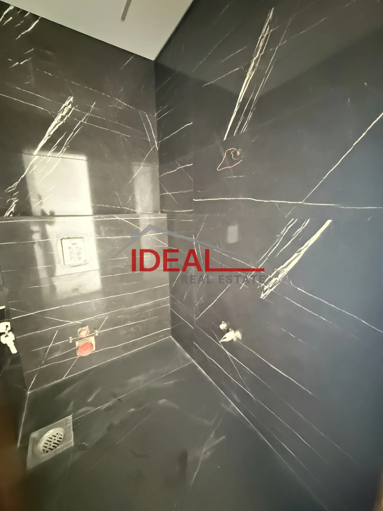 Apartment for sale in Aaoukar, Lebanon - 3 bed, 4 bath