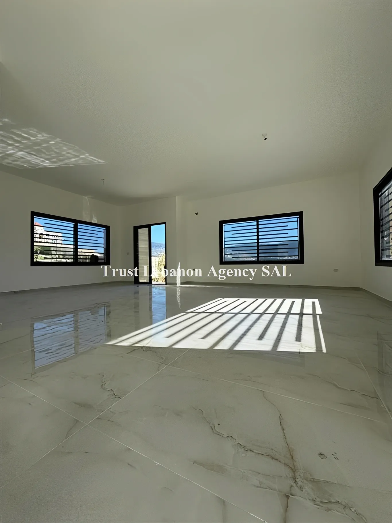 Villa for Sale in Deir El Zahrani