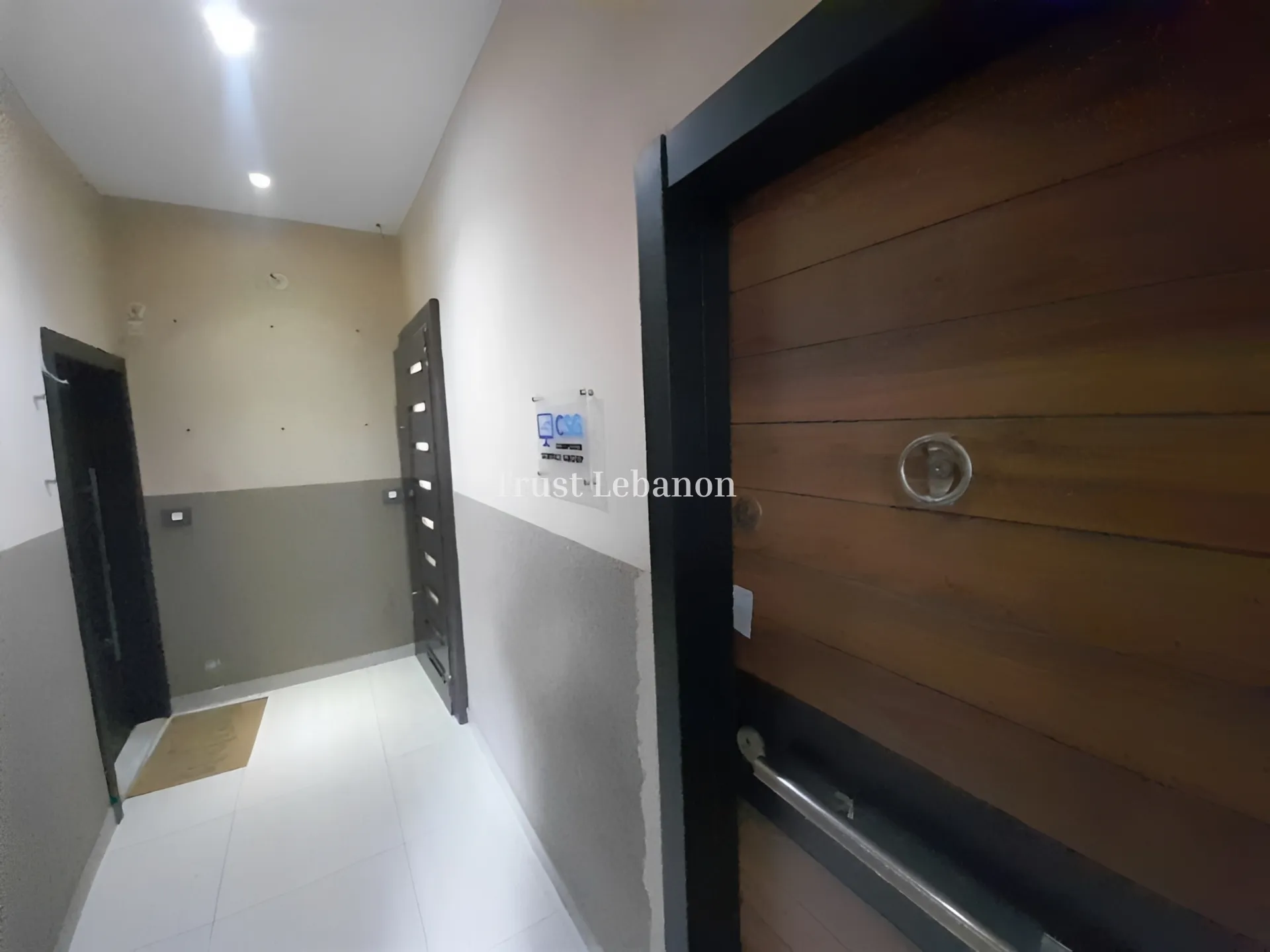 Office for rent in Forn El Chebbak, Lebanon