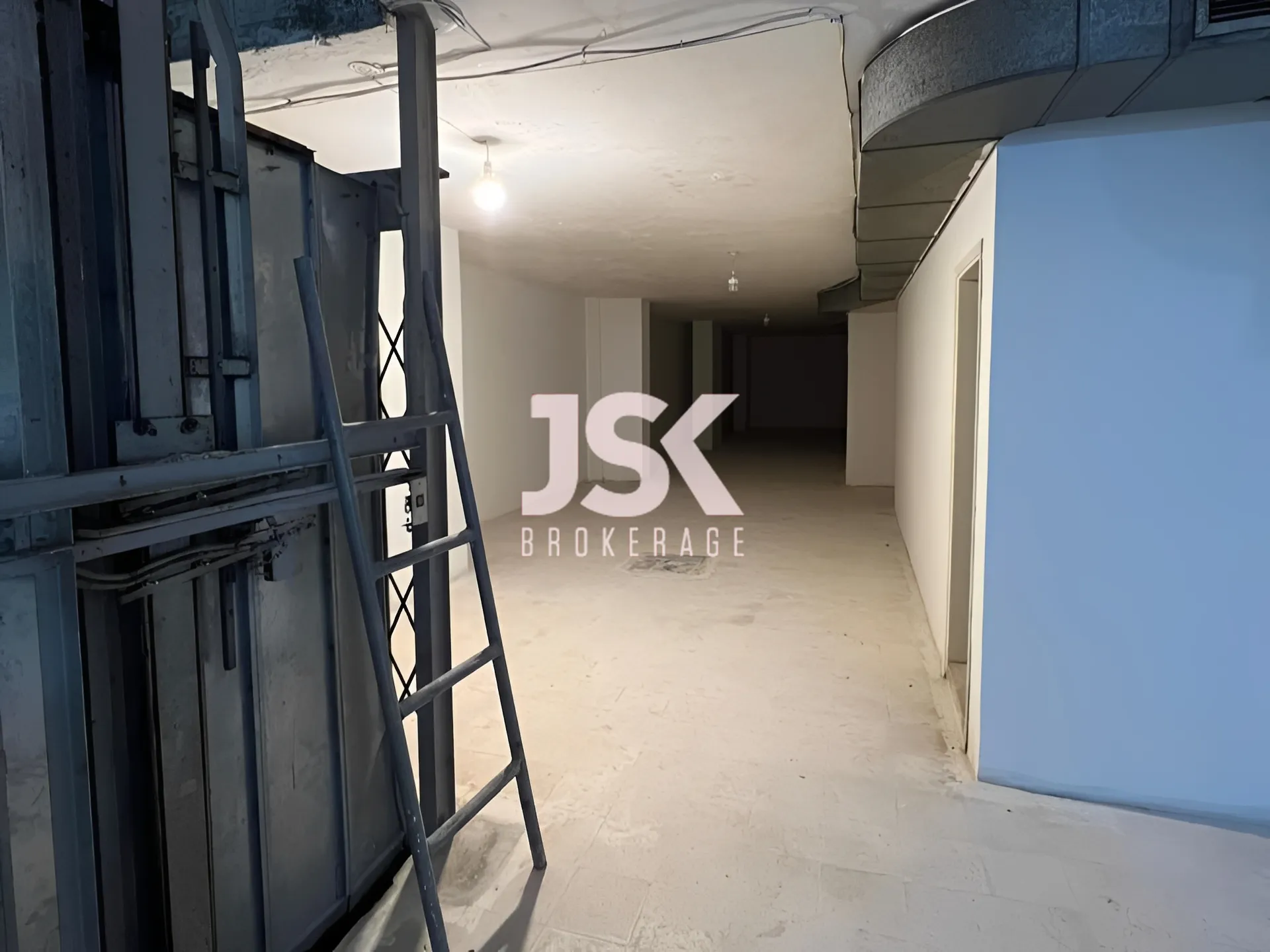 Warehouse for sale in Tallet El-Khayat
