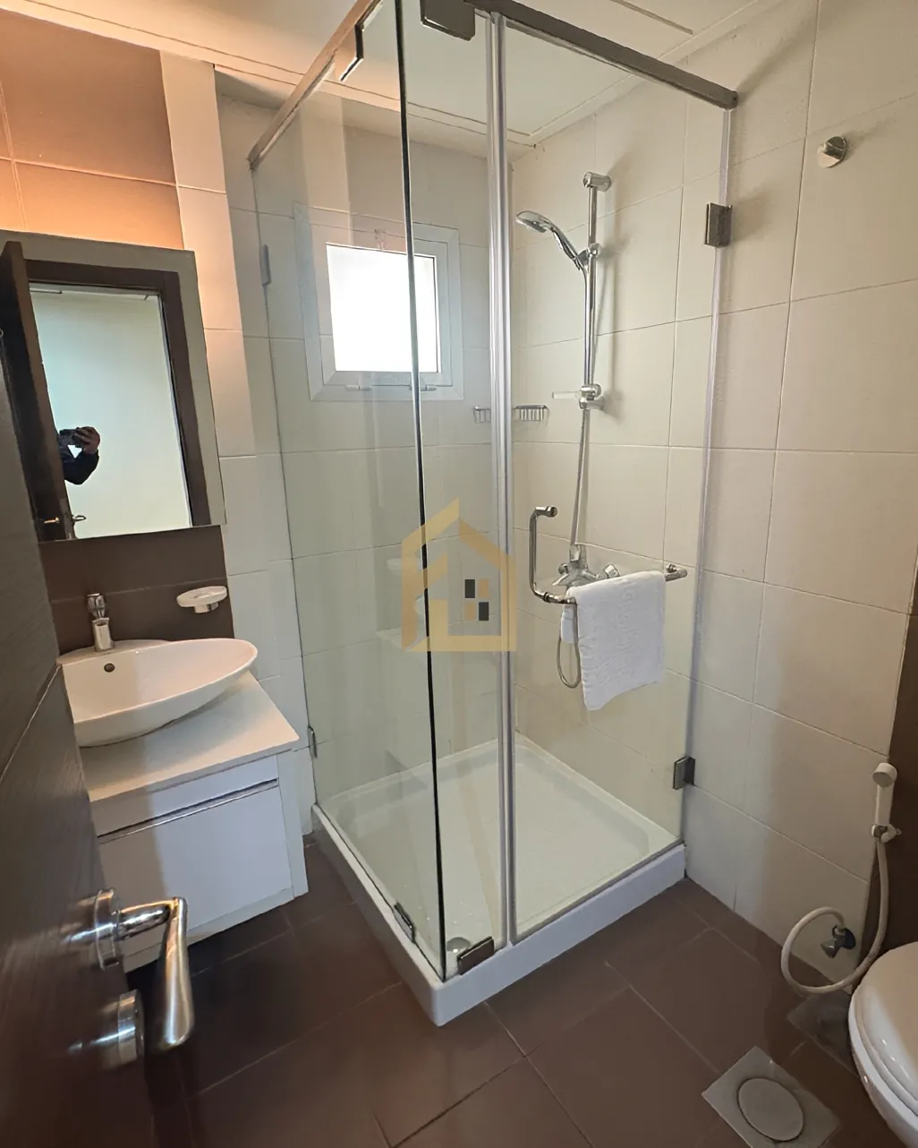 Studio for rent in Raoucheh, Beirut, Lebanon - 1 bed, 1 bath