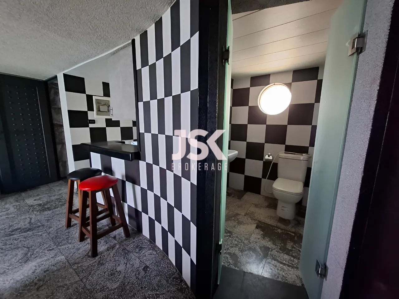 Restaurant for Sale in Halat