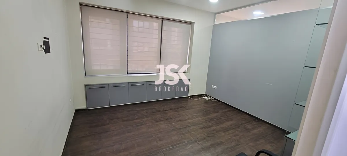 Office for rent in Sin El Fil