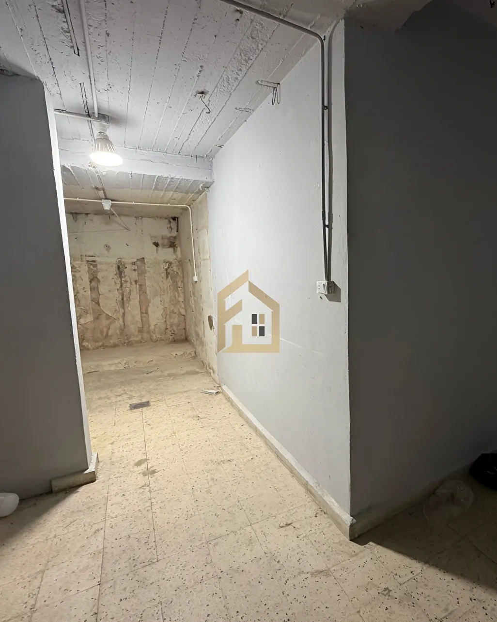 Warehouse for rent in Tariq El Jdideh, Beirut, Lebanon
