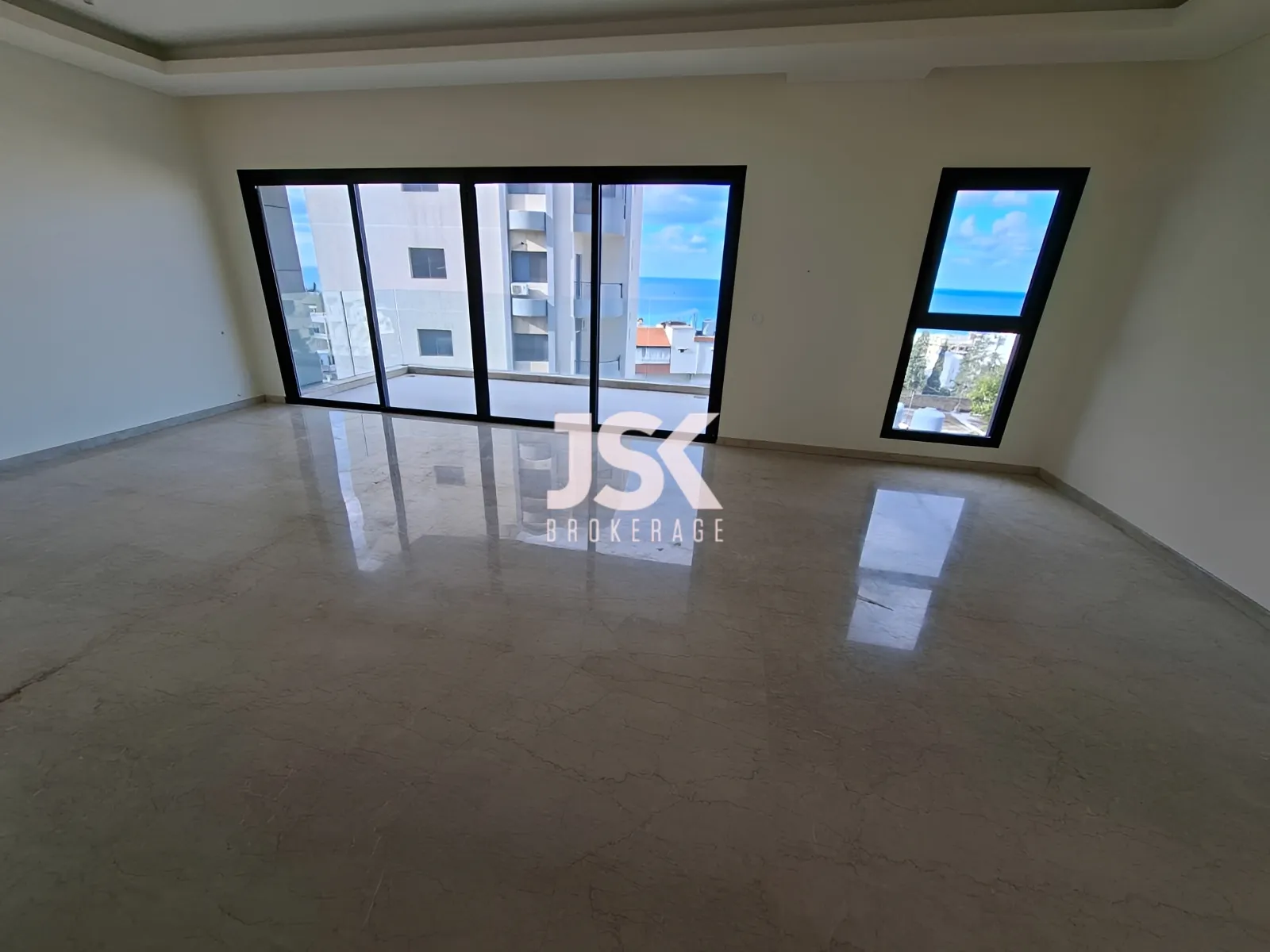 Apartment for Sale in Blat - 3 bed, 3 bath