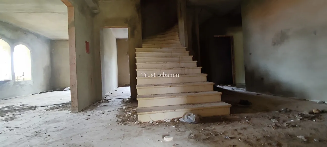 Villa for sale in Aley, Lebanon - 8 bed, 10 bath