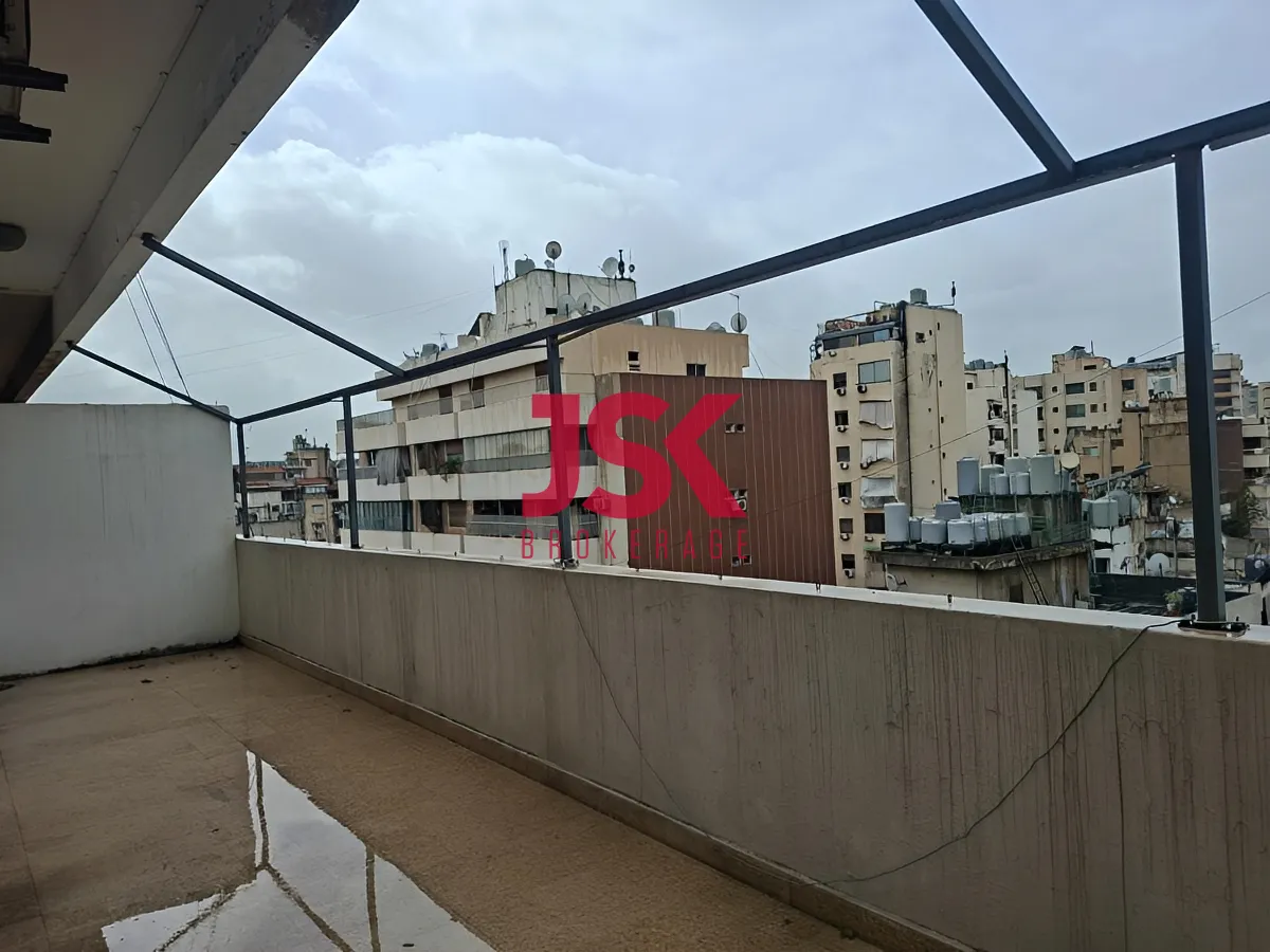 Office for rent in Mar Elias, Ras Beirut