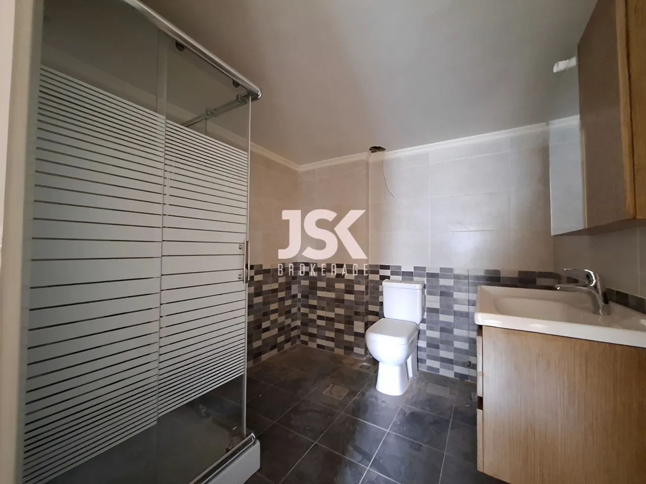 Apartment for Rent in Ballouneh