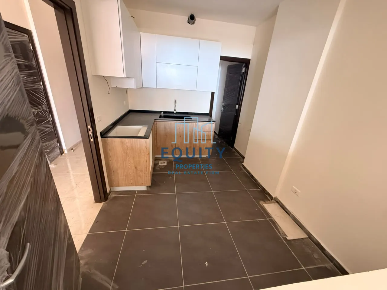 Apartment for sale in Qornet El Hamra - 3 bed, 2 bath