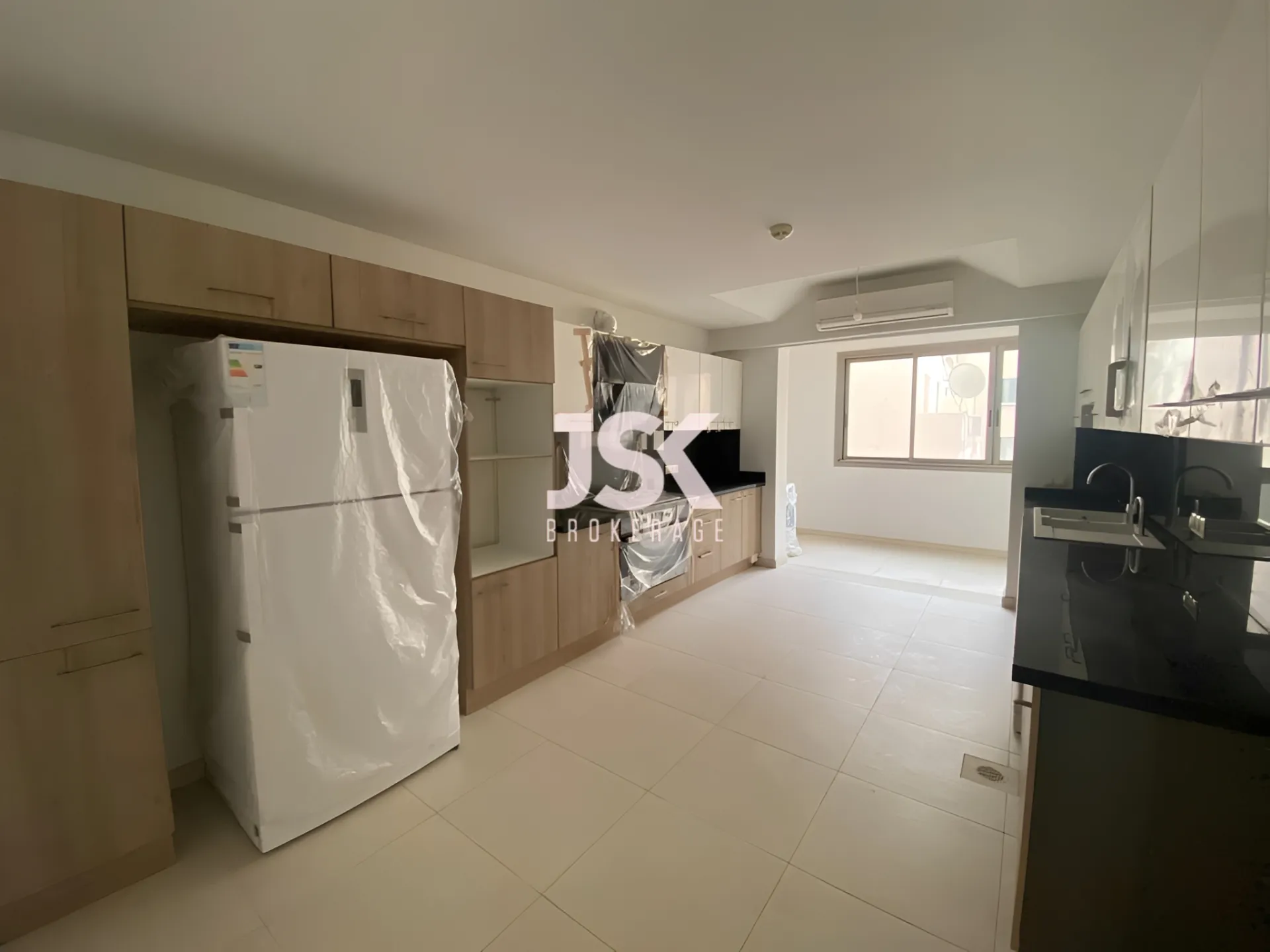 Apartment for Rent in Gemmayzeh - 3 bed, 4 bath