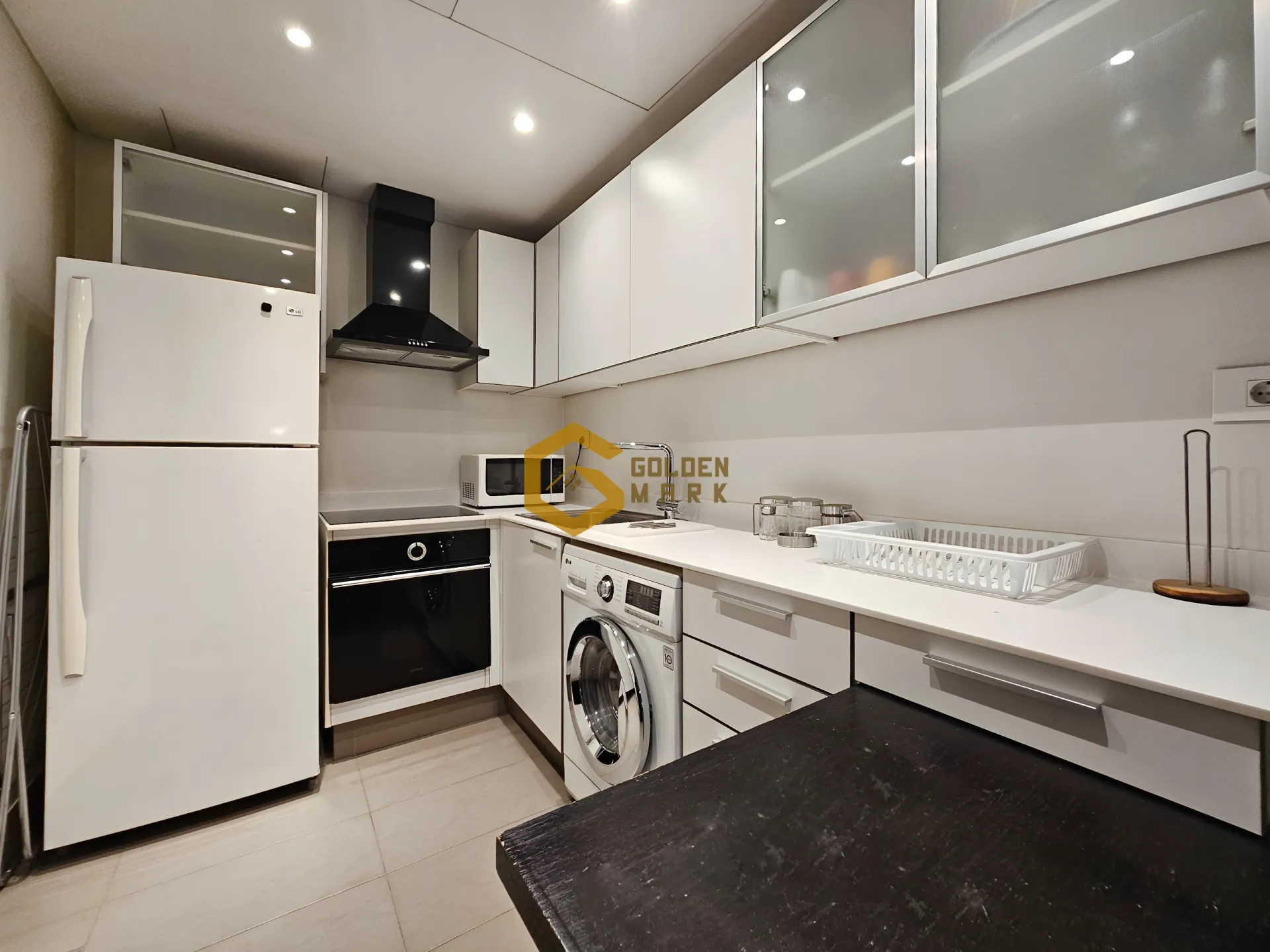 Apartment for Rent in Achrafieh, Beirut - 1 bed, 2 bath