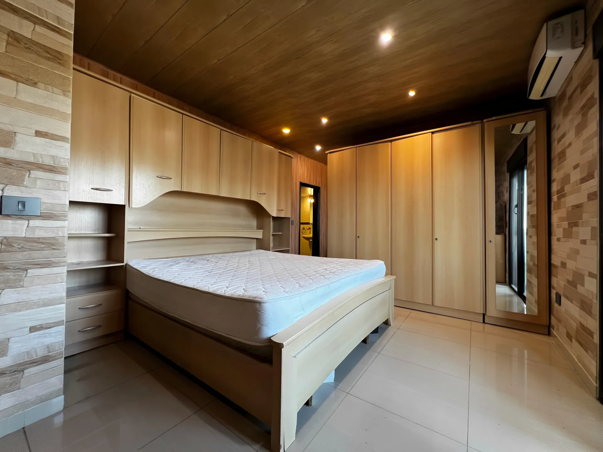 Apartment for Rent in Ballouneh - 3 bed, 3 bath