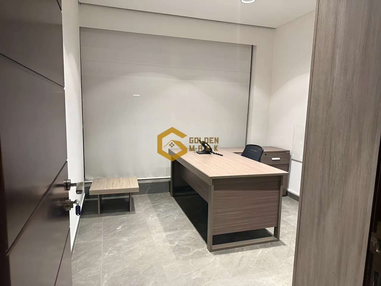 Office for rent in Saloumi