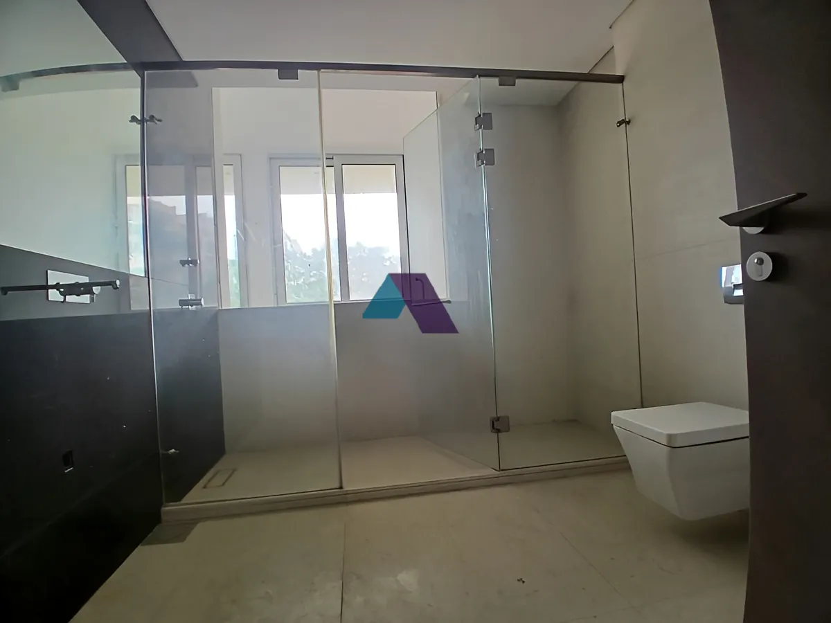 Apartment for Sale in Downtown - 4 bed, 6 bath