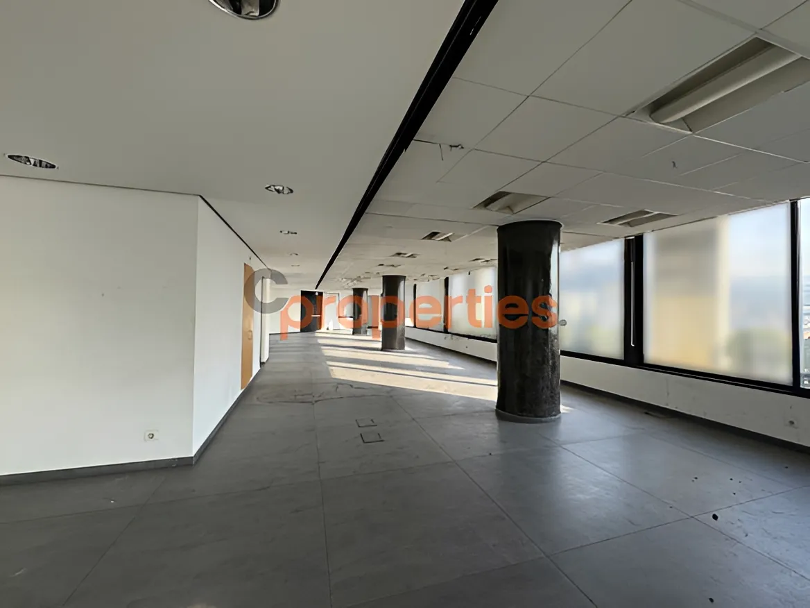 Office for Rent in Forn El Chebbak