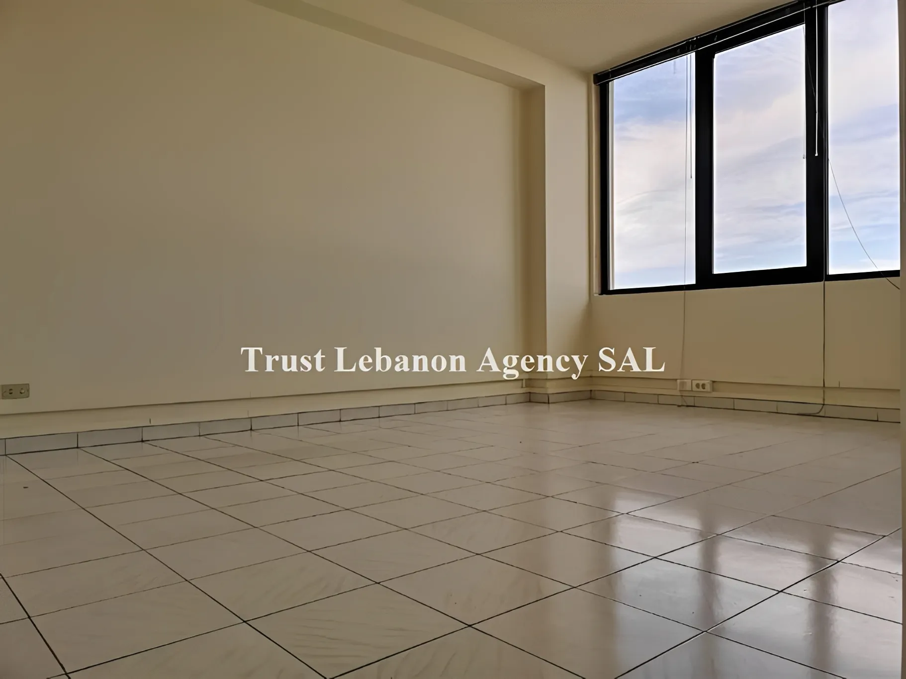 Office for rent in Metn, Dawra