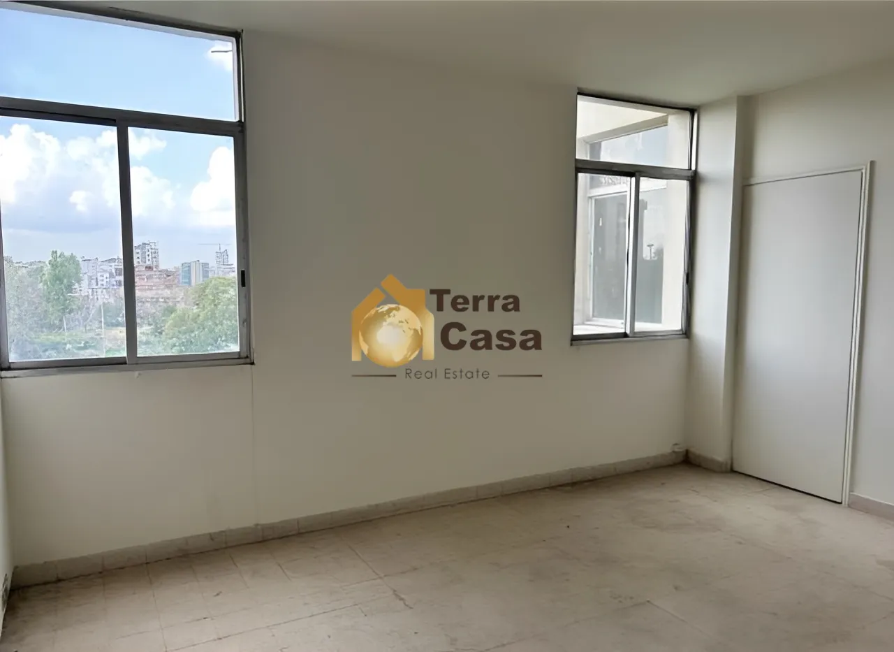 Commercial for sale in Baabda