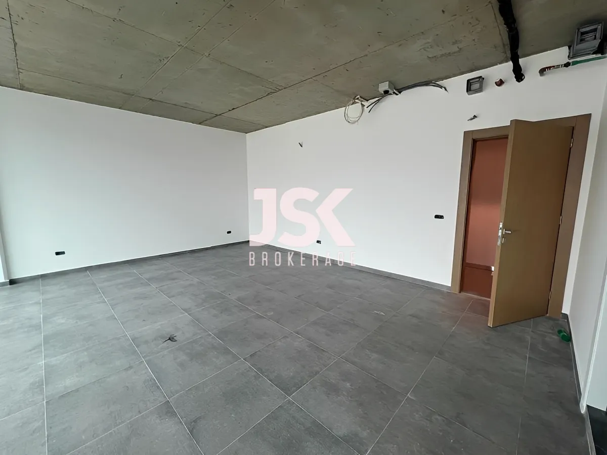 Office for rent in Naqqache