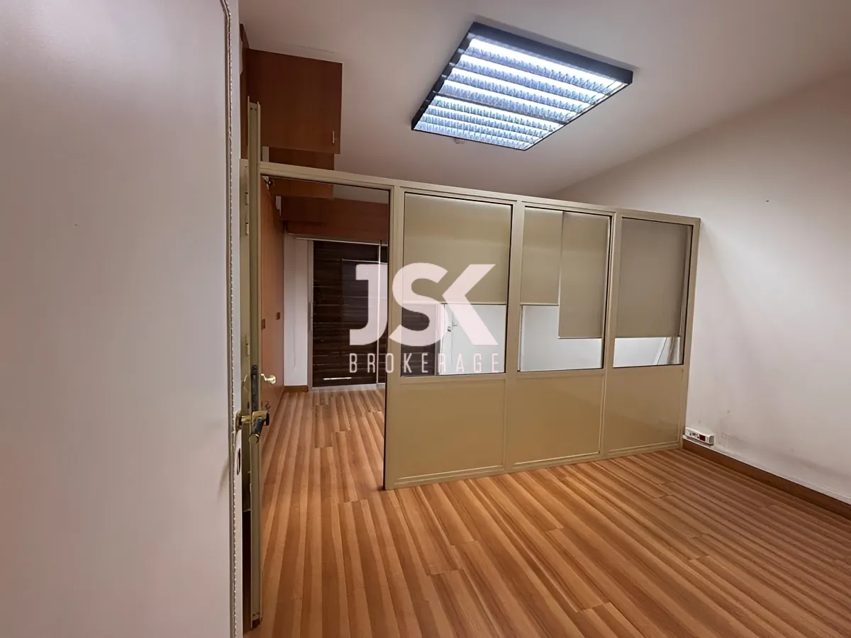Office for rent in Badaro