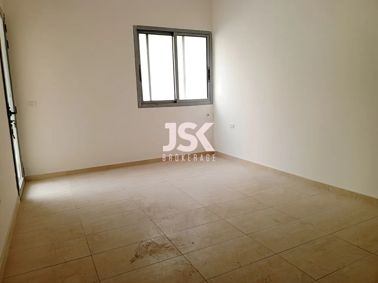Apartment for Sale in Haret Sakher