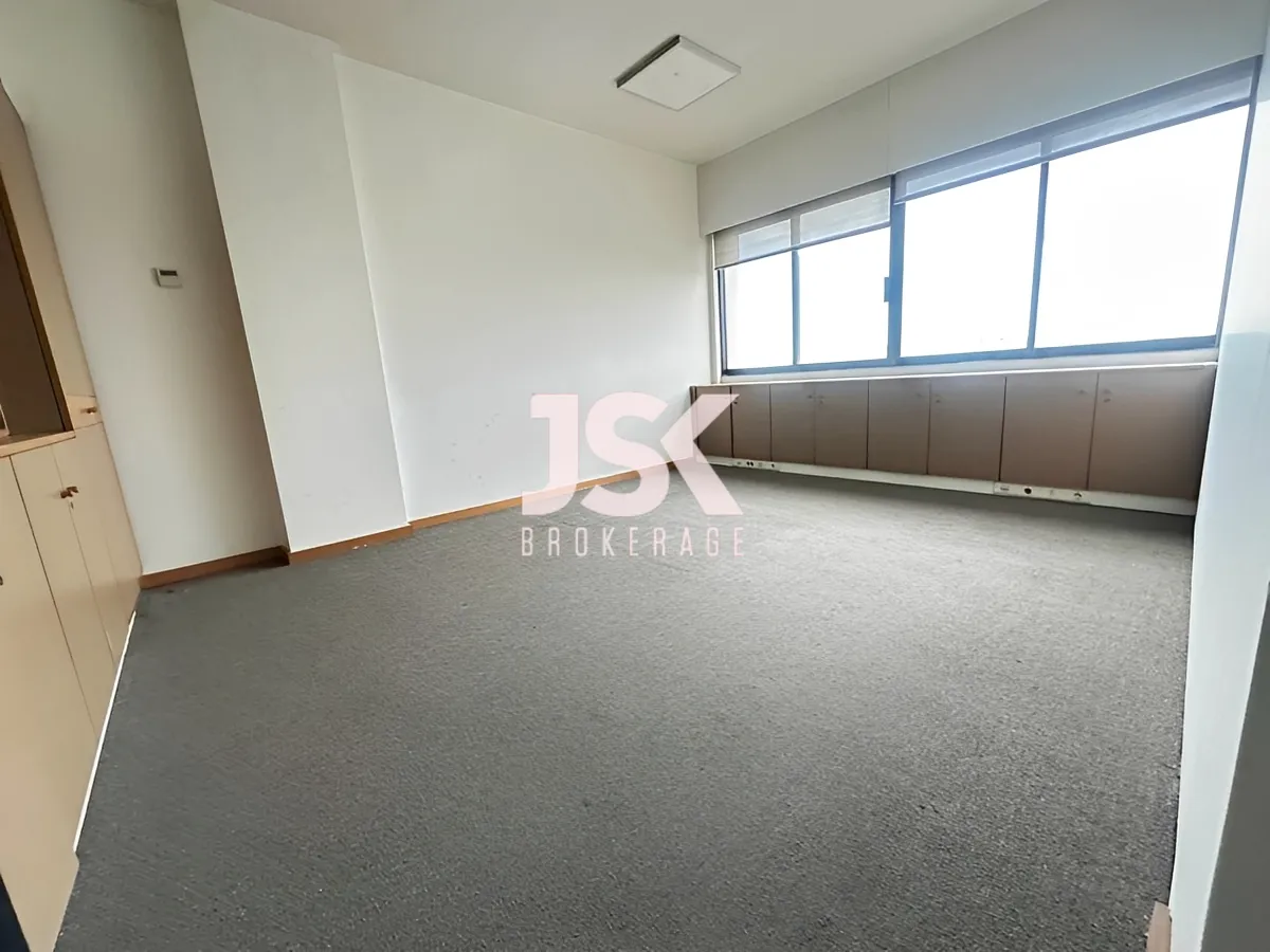 Office for rent in Daoura