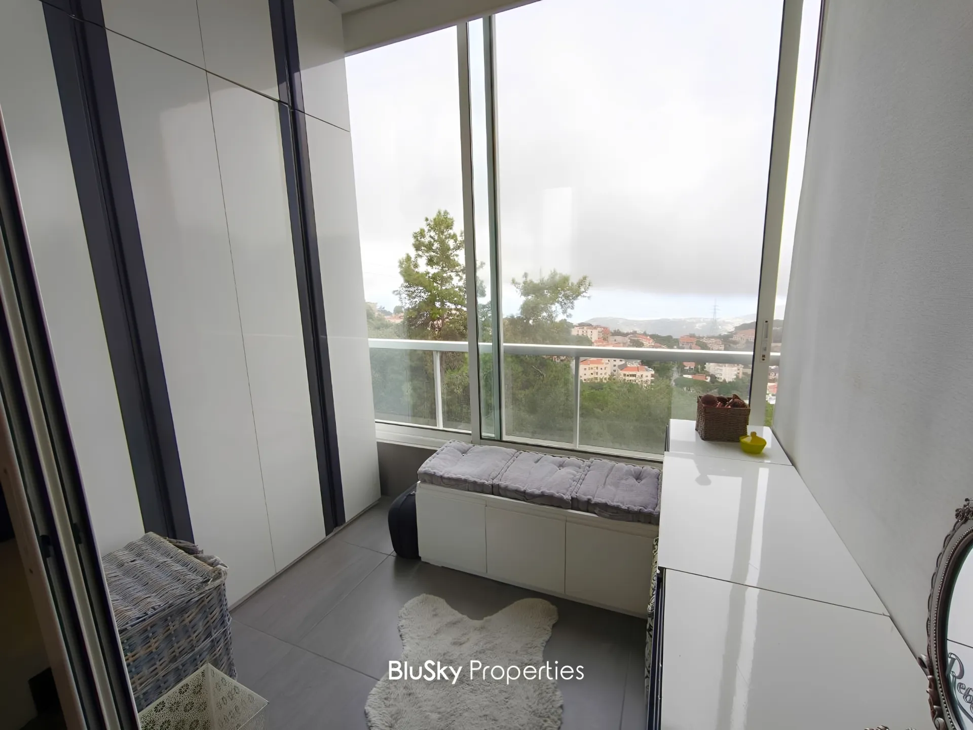 Apartment for sale in Ain Aalaq