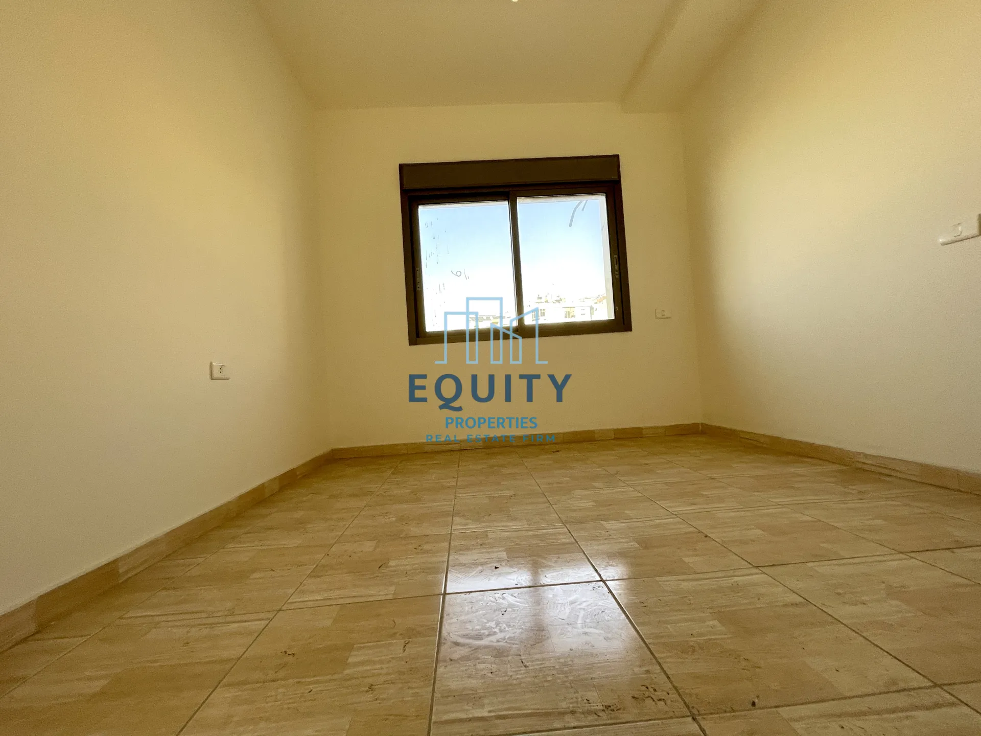 Apartment for sale in Adonis - 3 bed, 3 bath