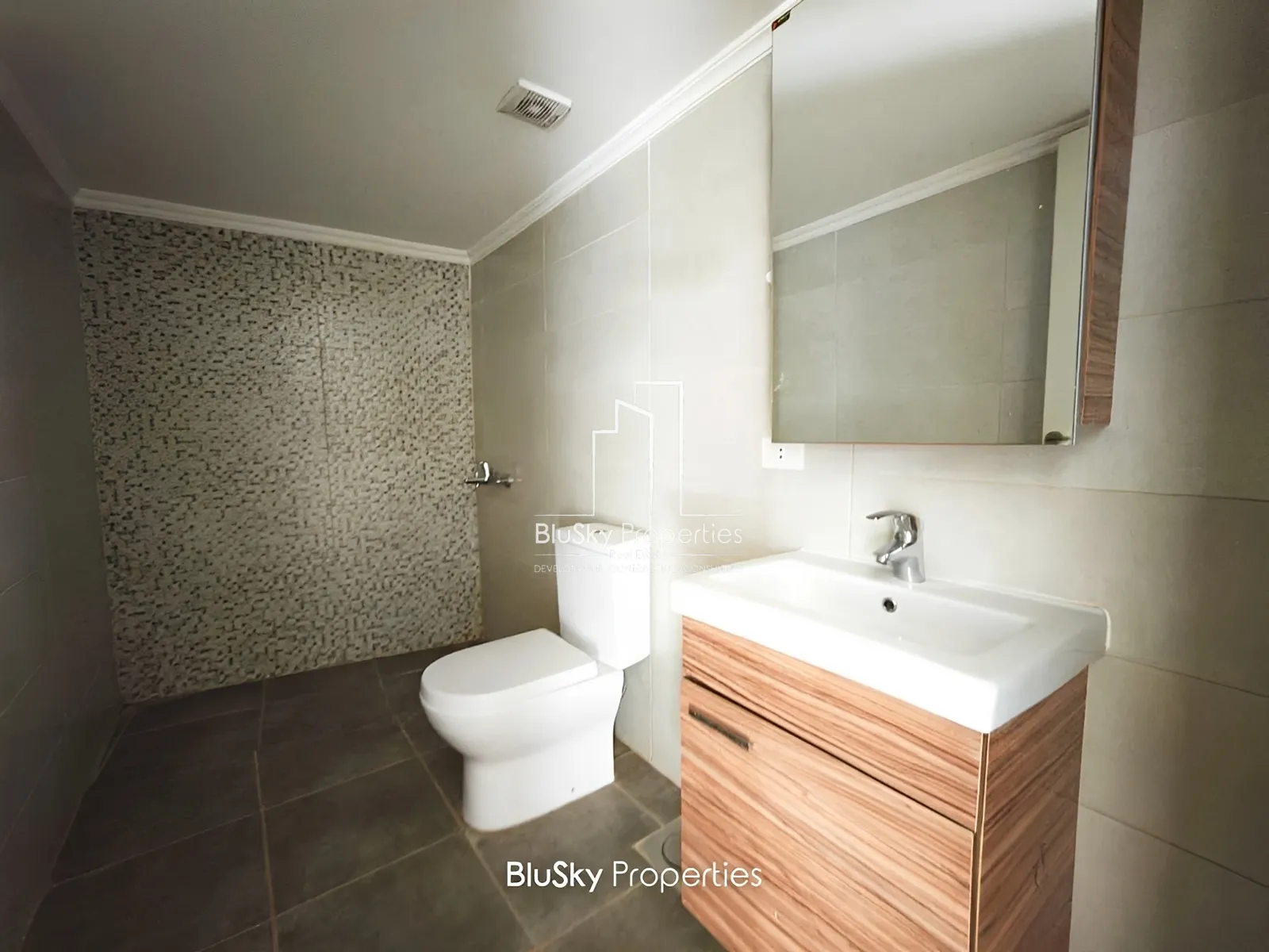 Apartment for Sale in Jouret El Ballout